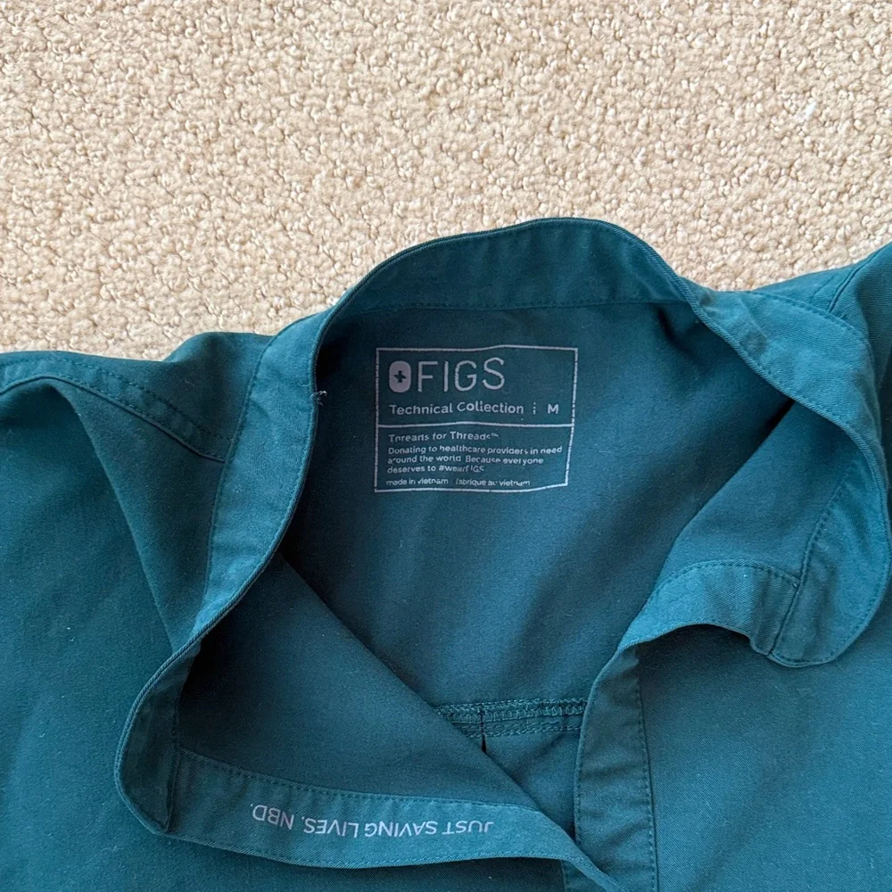 Figs Dark Green Scrub Set with Pockets - Picture 2 of 5